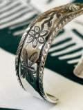 BR-0159 SHELL FLOWER BRACELET