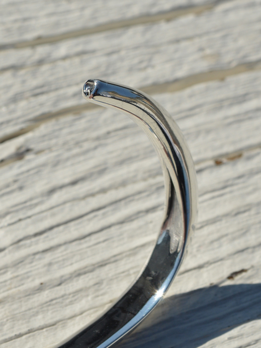 BR-0083 TRIANGLE TAPERED END BRACELET (LEAF)