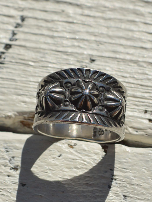 【Edison Sandy Smith】　Embossed and Stamped Ring　